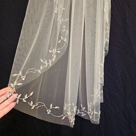 En Vogue Accessories - Wedding Bridal Veil, EN VOGUE Tulle, Beaded, Crystal and Pearl Floral Design